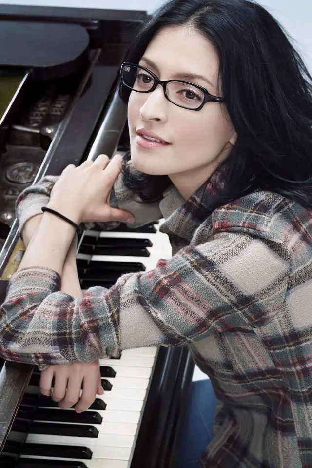 Фото  (Angela Aki)
