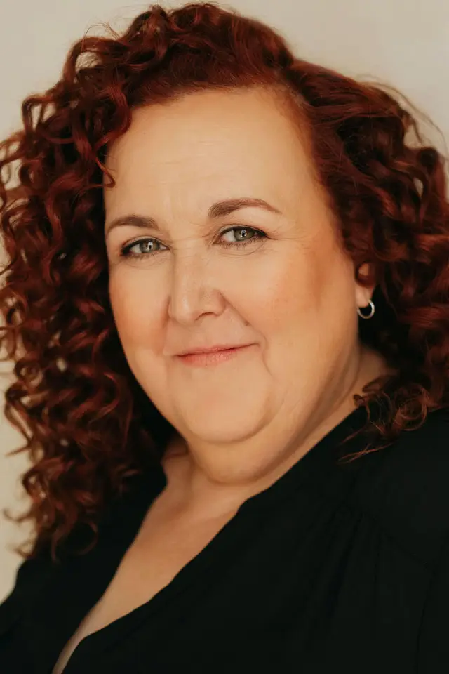 Фото Шаррон Мэтьюз (Sharron Matthews)