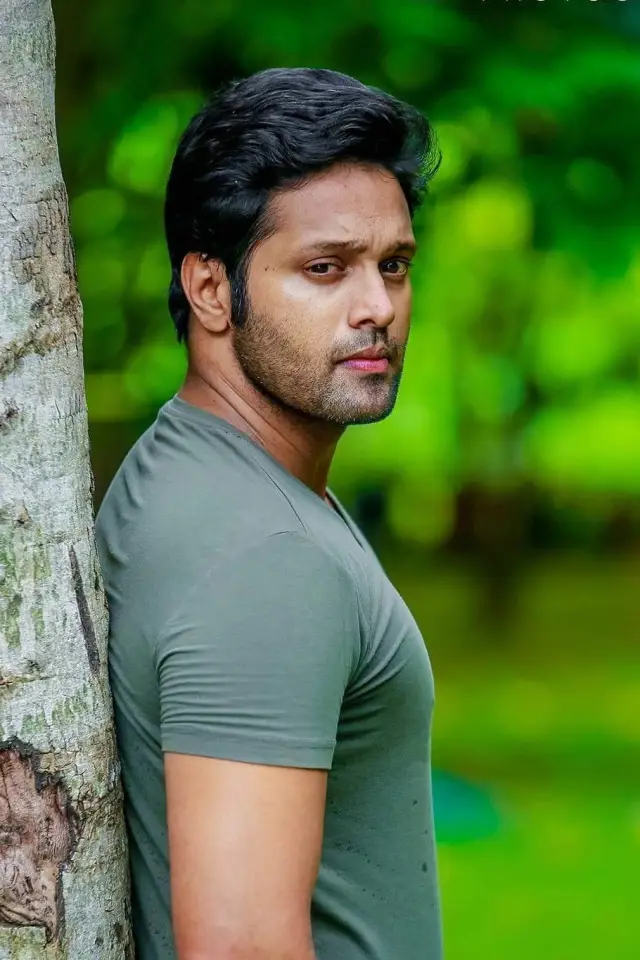 Фото  (Roshan Ranawana)