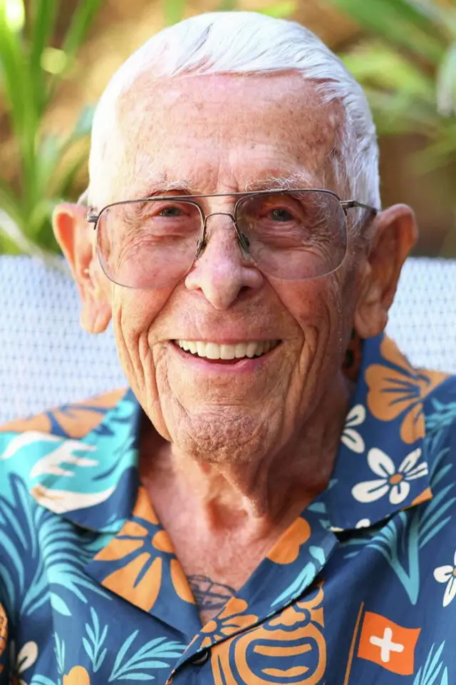 Фото  (Bob Gurr)