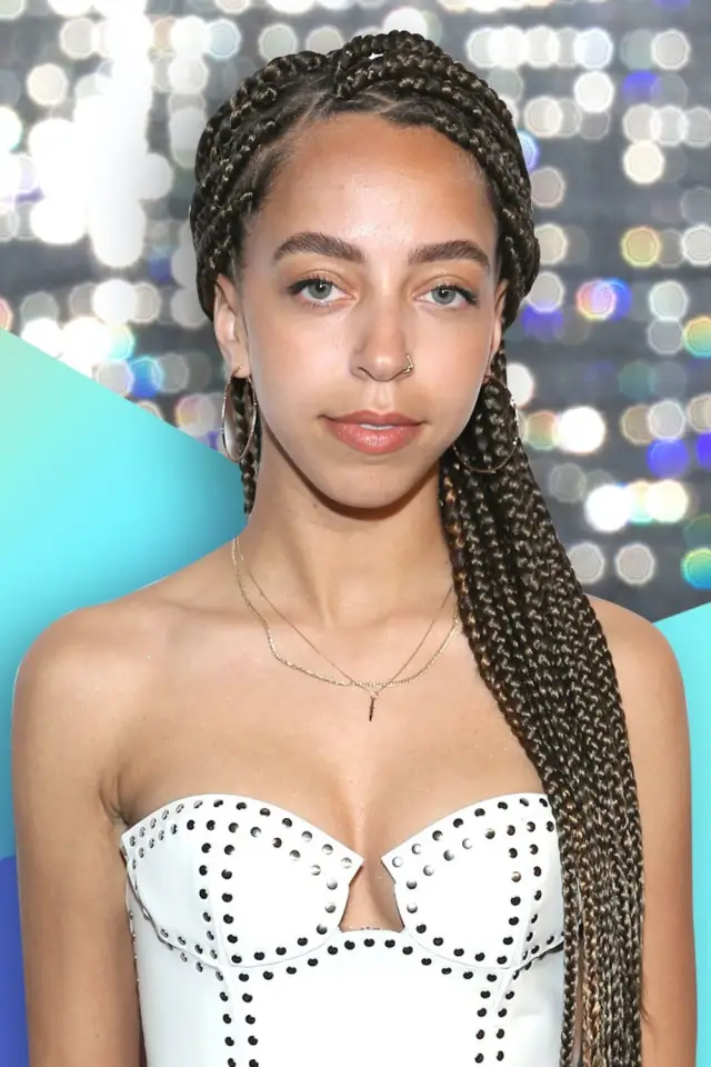 Фото Хейли Лоу (Hayley Law)