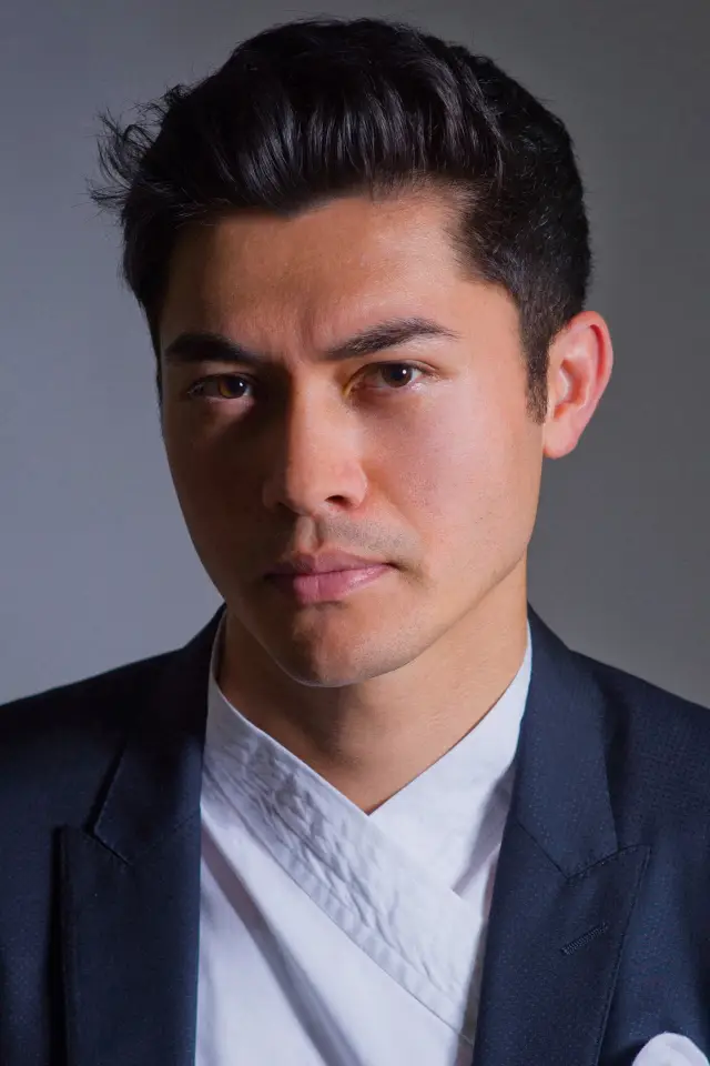 Фото Генри Голдинг (Henry Golding)