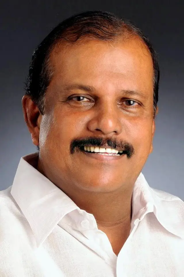 Фото  (P C George)