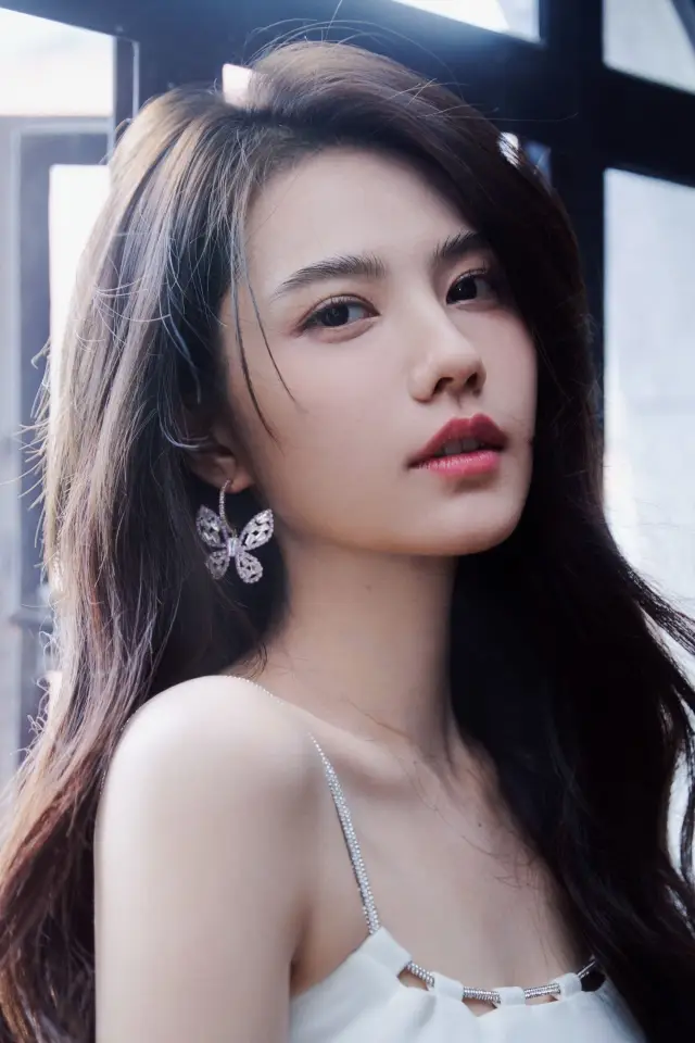 Фото Цзян Пэй Яо (Jiang Peiyao)