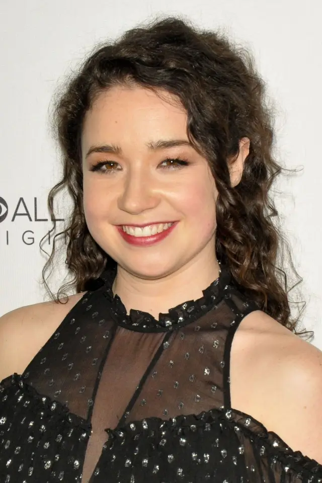 Фото Сара Стил (Sarah Steele)
