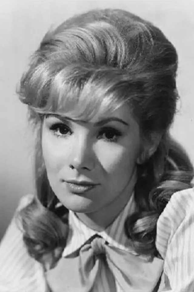 Фото Сьюзан Хэмпшир (Susan Hampshire)