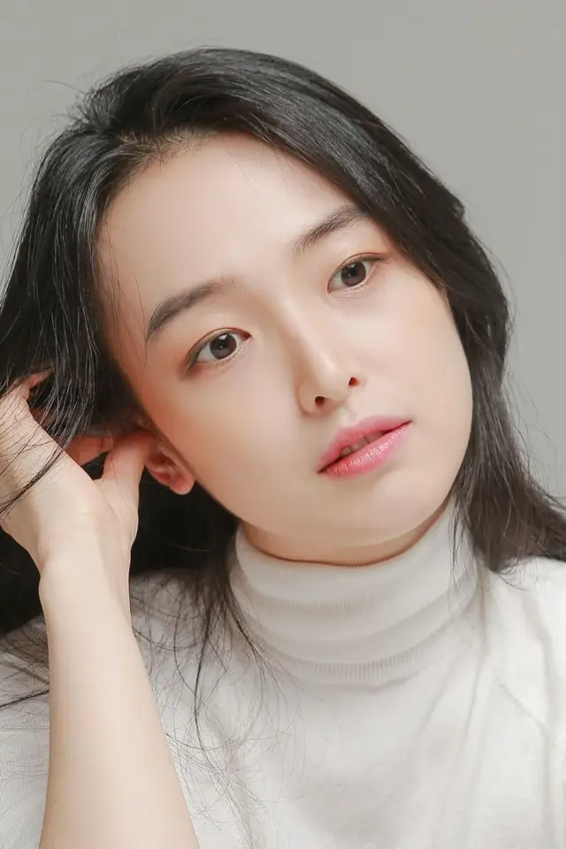 Фото  (Leem Chae-young)