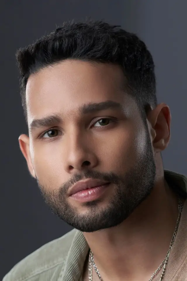 Фото Сиддхант Чатурведи (Siddhant Chaturvedi)