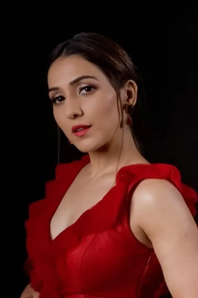 Фото Нити Мохан (Neeti Mohan)