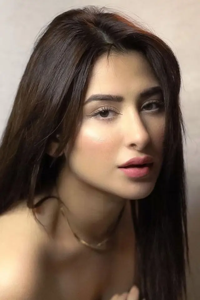 Фото  (Mahira Sharma)