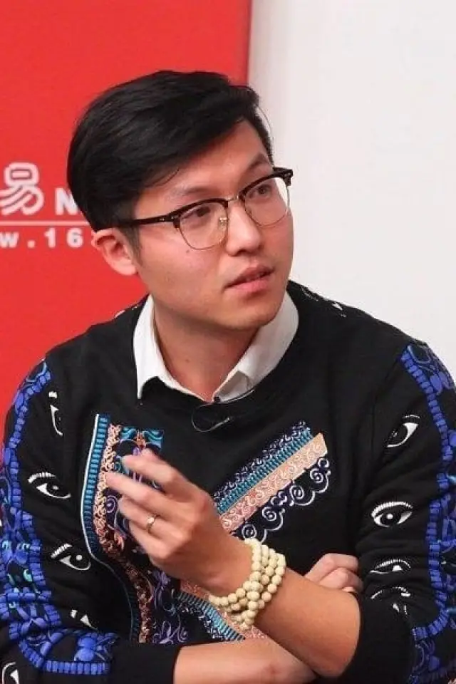 Фото  (Qiu Zhongwei)
