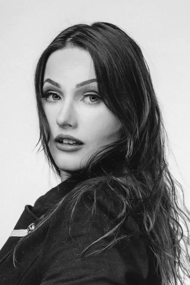 Фото Кэти Мадонна Ли (Katie Madonna Lee)