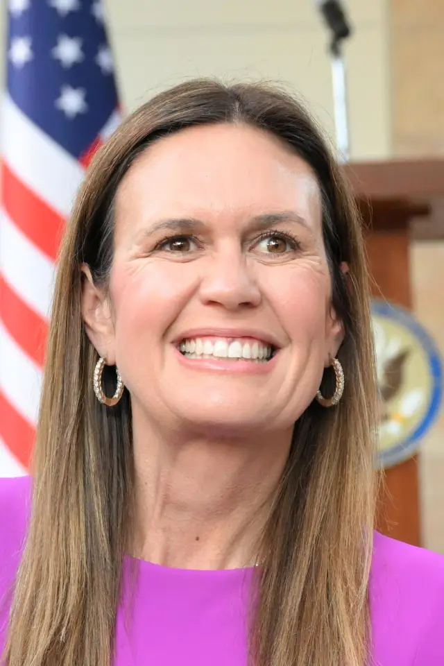 Фото  (Sarah Huckabee Sanders)