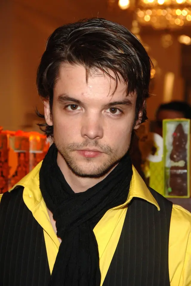 Фото Эндрю-Ли Поттс (Andrew-Lee Potts)