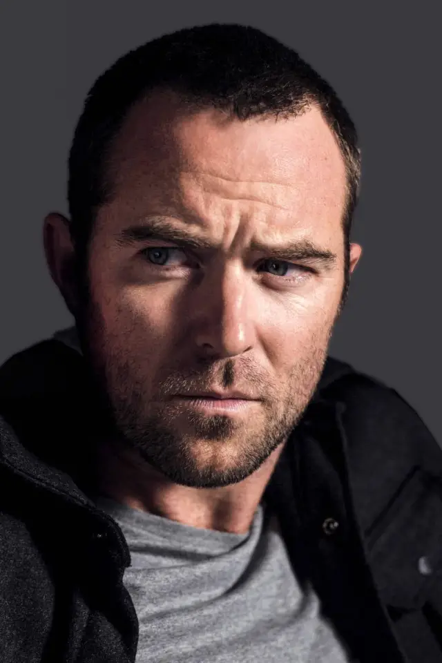 Фото Салливан Стэплтон (Sullivan Stapleton)