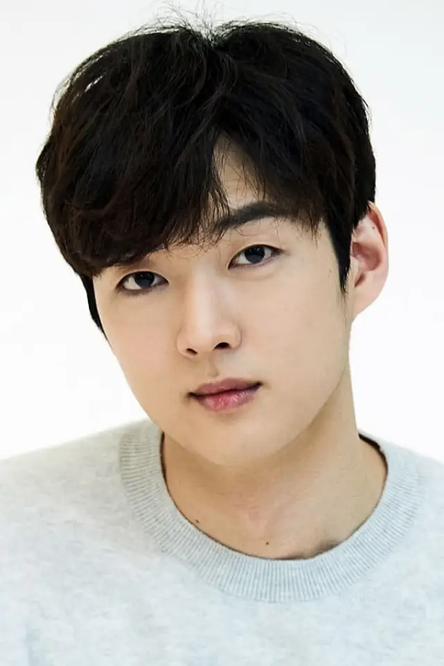 Фото  (Kang Young-suk)
