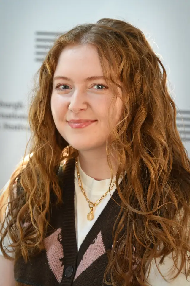 Фото Элис Осман (Alice Oseman)