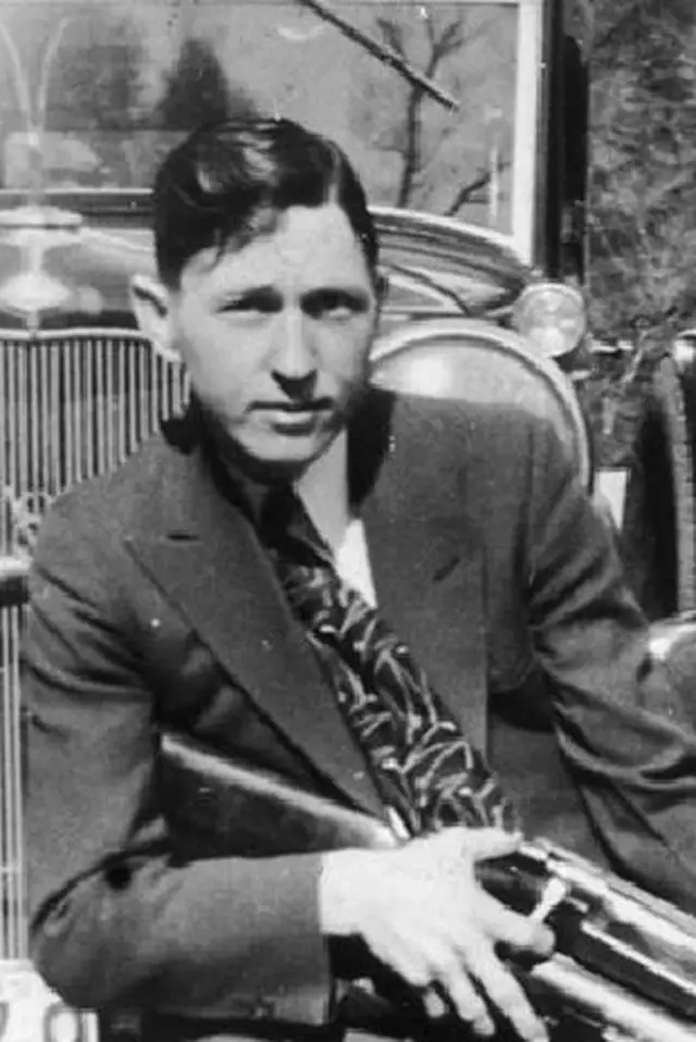 Фото  (Clyde Barrow)