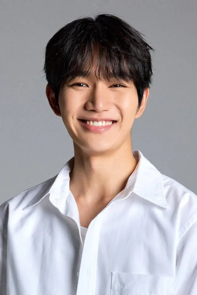 Фото  (Youn Sang-hyun)