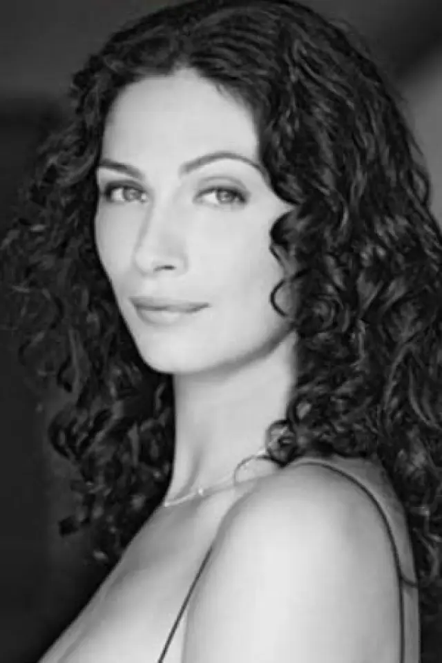 Фото Джоэнн Келли (Joanne Kelly)