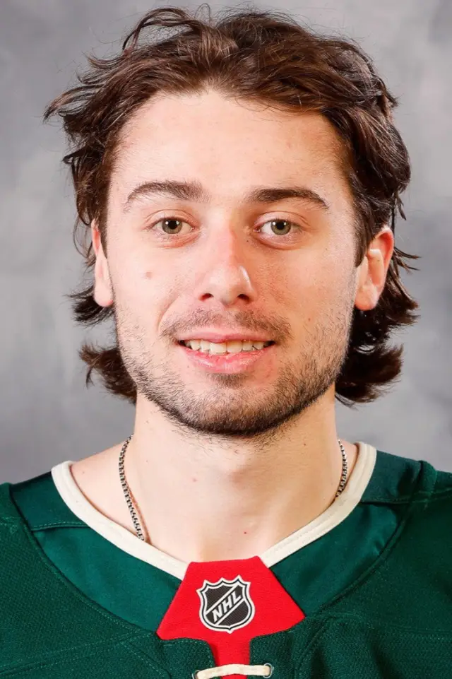 Фото  (Quinn Hughes)
