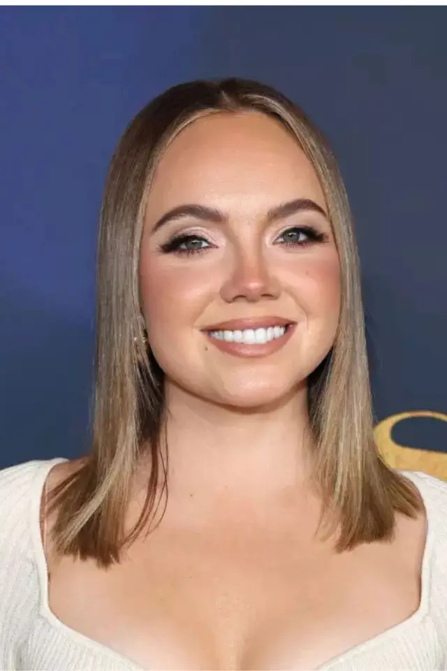 Фото  (Danielle Bradbery)