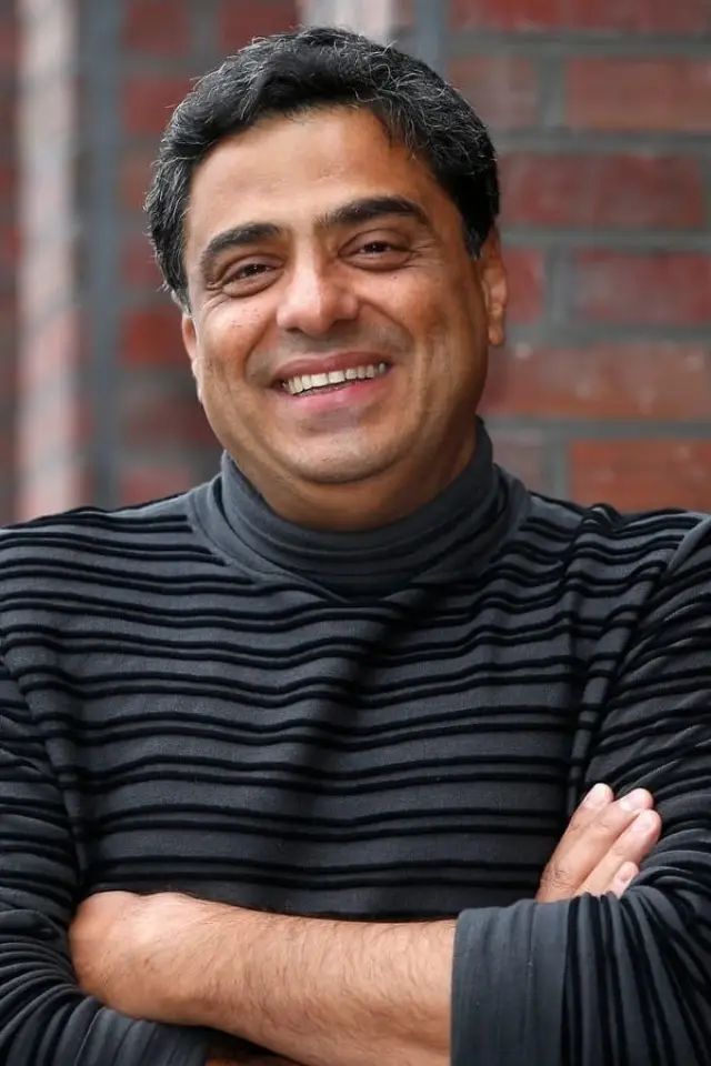Фото Ронни Скрювала (Ronnie Screwvala)