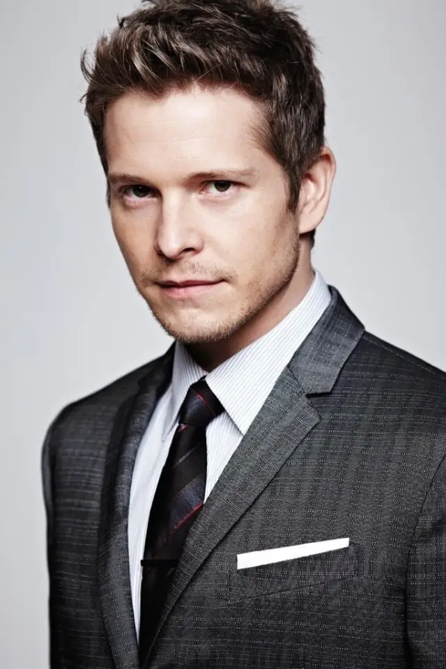 Фото Мэтт Зукри (Matt Czuchry)