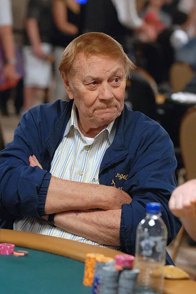 Фото  (Jerry Buss)