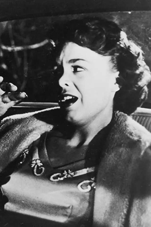 Фото Мона Маккиннон (Mona McKinnon)