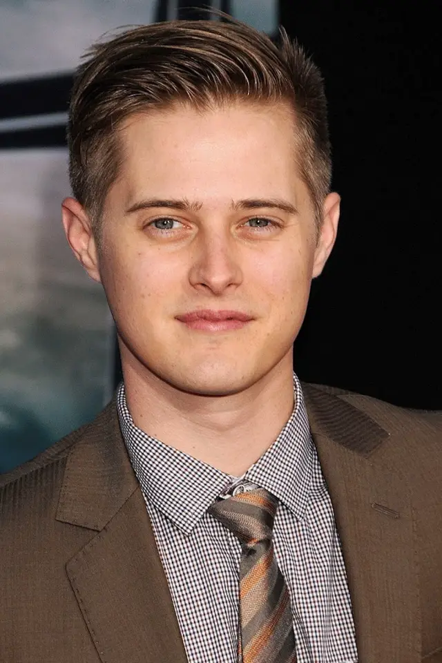 Фото Лукас Грабил (Lucas Grabeel)