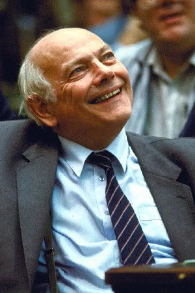 Фото  (Joop den Uyl)