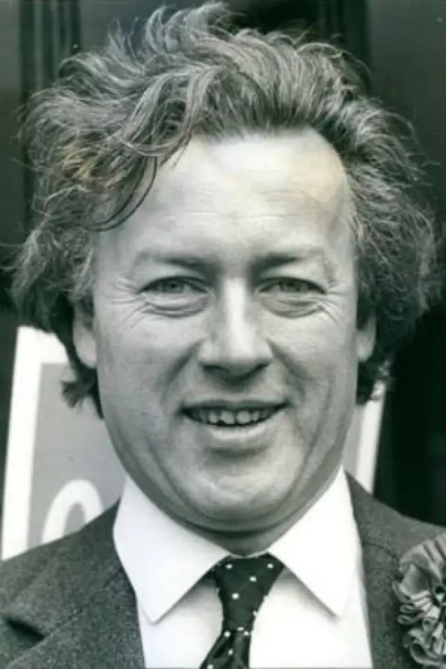 Фото  (Jonathan Guinness, 3rd Baron Moyne)