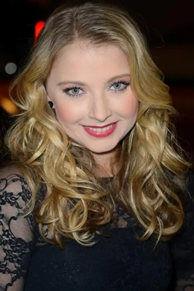 Фото Элизабет Арнуа (Elisabeth Harnois)