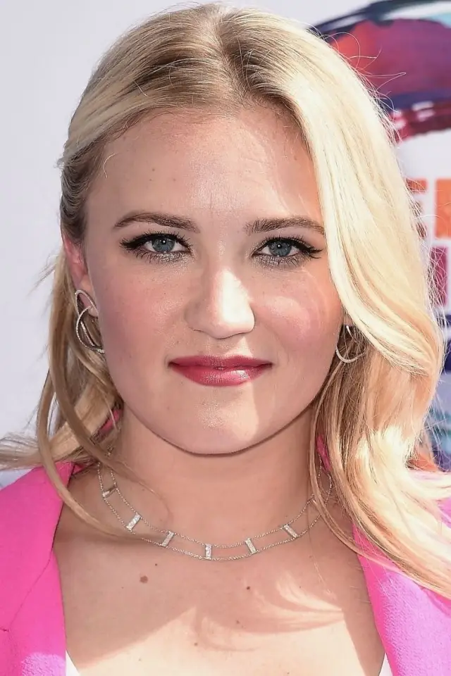 Фото Эмили Осмент (Emily Osment)