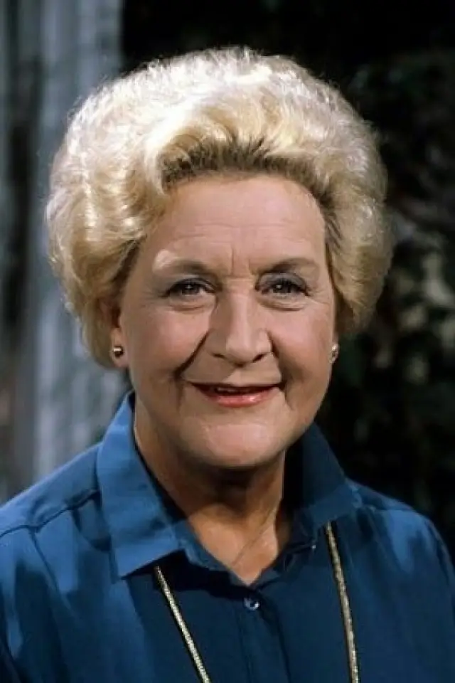 Фото Молли Сагден (Mollie Sugden)