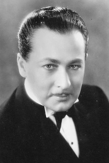 Фото  (Leslie Perrins)