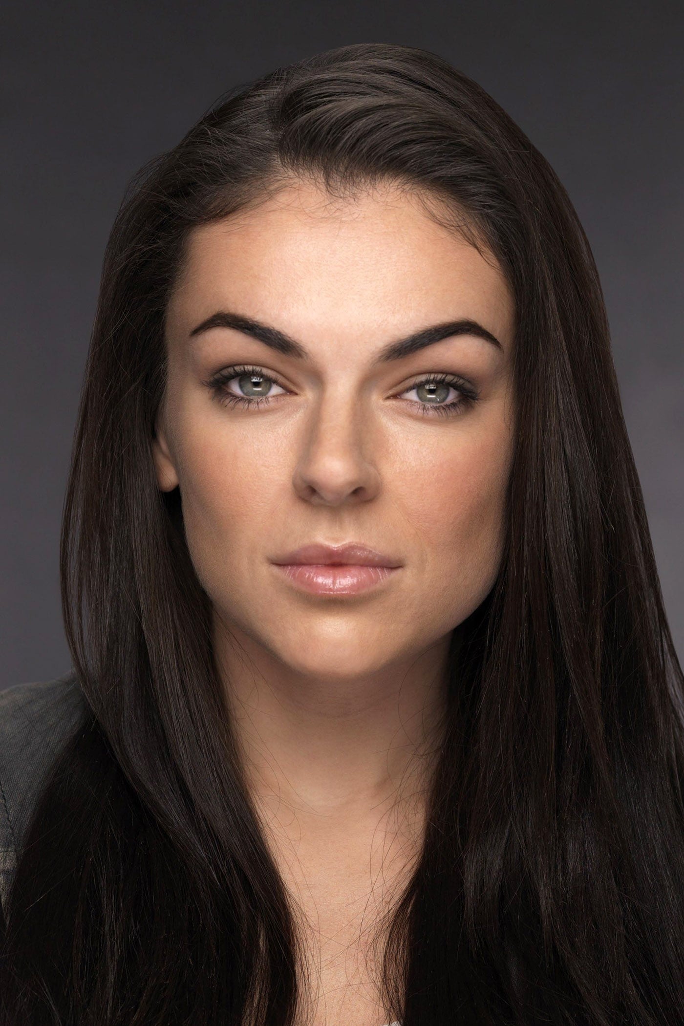 Фото Серинда Свон (Serinda Swan)