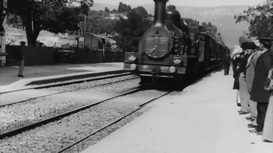 Видео к фильму Прибытие поезда на вокзал города Ла-Сьота — Arrival of a Train at La Ciotat, Lumière Brothers, 1896