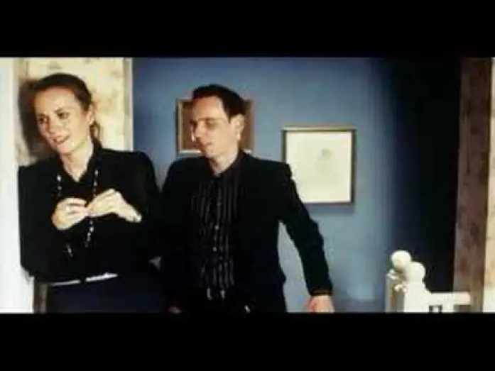 Видео к фильму Смерть на похоронах — Sterben für Anfänger Kino Trailer (HQ)
