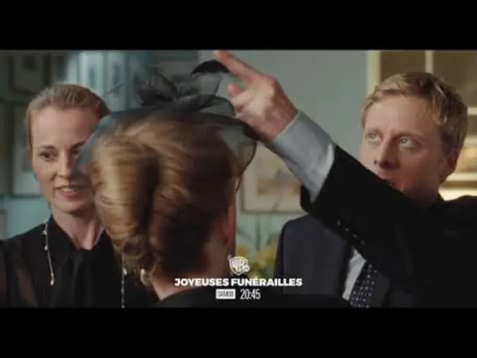 Видео к фильму Смерть на похоронах — Joyeuses funérailles │Bande-annoince │Warner TV France