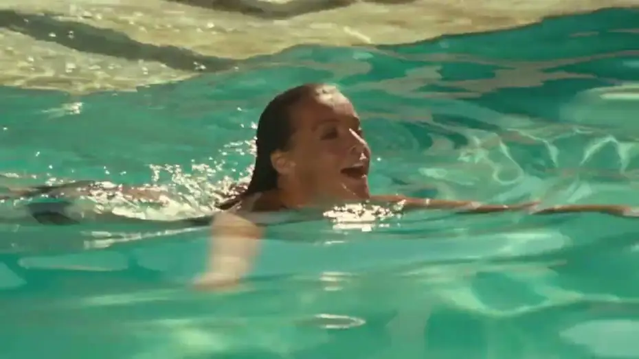 Видео к фильму Бассейн — LA PISCINE | Extrait - Baignade au soleil