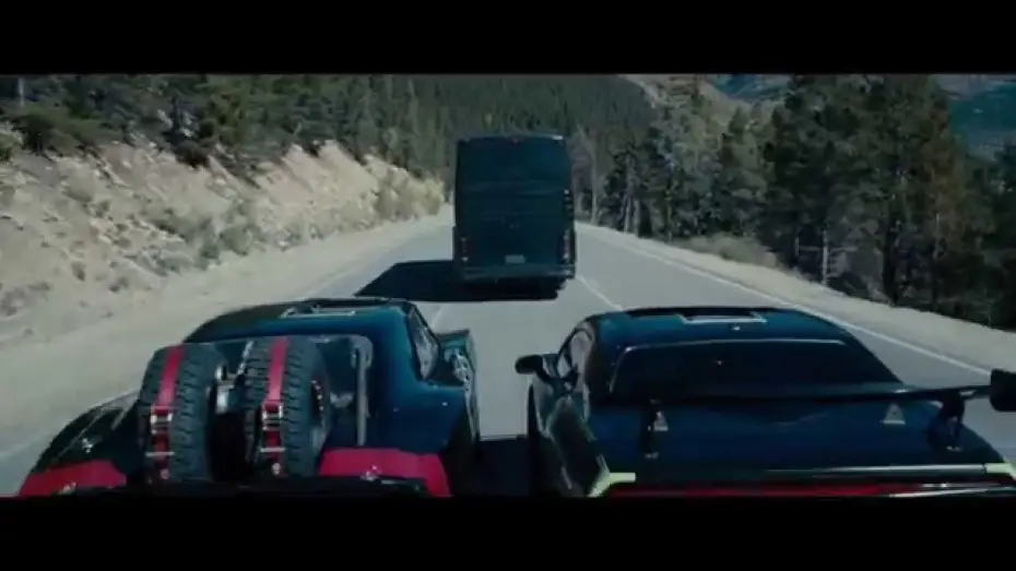 Видео к фильму Форсаж 7 | Fast & Furious 7 - Extrait 2 "L'Attaque du Bus" VF [Au cin&eacute;ma le 1er Avril]