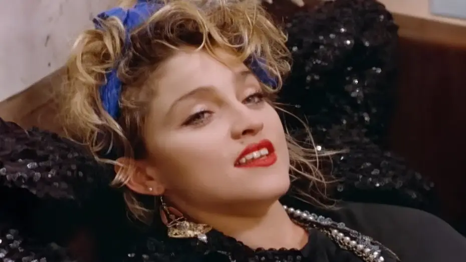 Видео к фильму Отчаянно ищу Сьюзэн — Madonna - Into The Groove (Official Video)