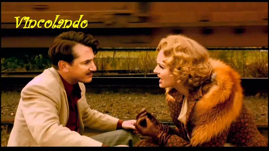 Видео к фильму Сладкий и гадкий — Accordi e Disaccordi (Woody Allen, ita) - "La potenza della locomotiva"