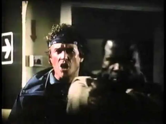 Видео к фильму Огонь на поражение — PERSECUCION MORTAL_1988 (Trailer)