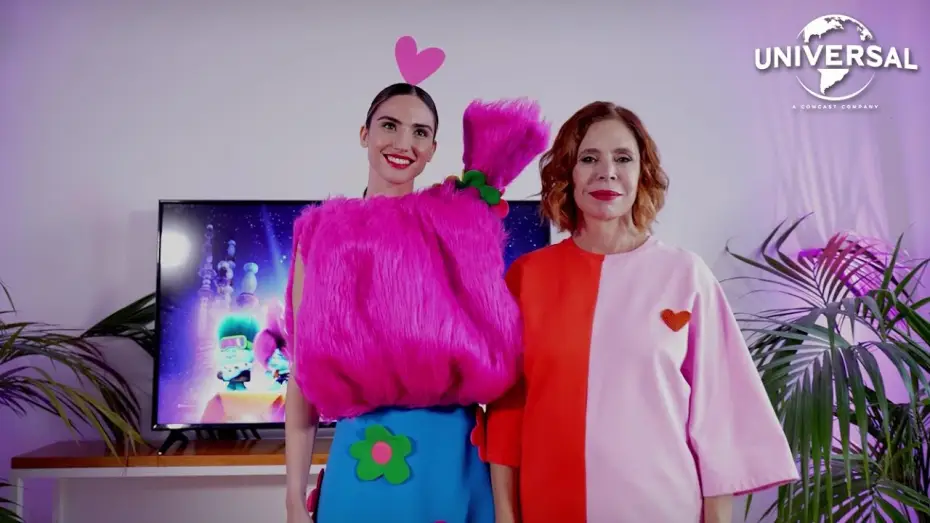 Видео к фильму Тролли 3 | Evento con Agatha Ruiz de la Prada