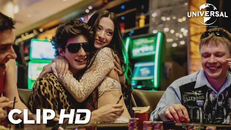 Видео к фильму Анора | Clip en espa&ntilde;ol - La pandilla de Ivan llega a Las Vegas