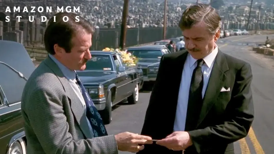 Видео к фильму Человек-кадиллак — Selling A Car At A Funeral