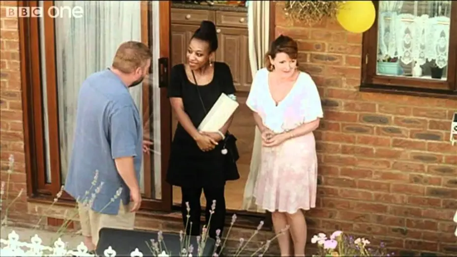 Видео к фильму Тайны и ложь — Director's Cut: Mike Leigh on Secrets and Lies - Film 2011 With Claudia Winkleman - BBC